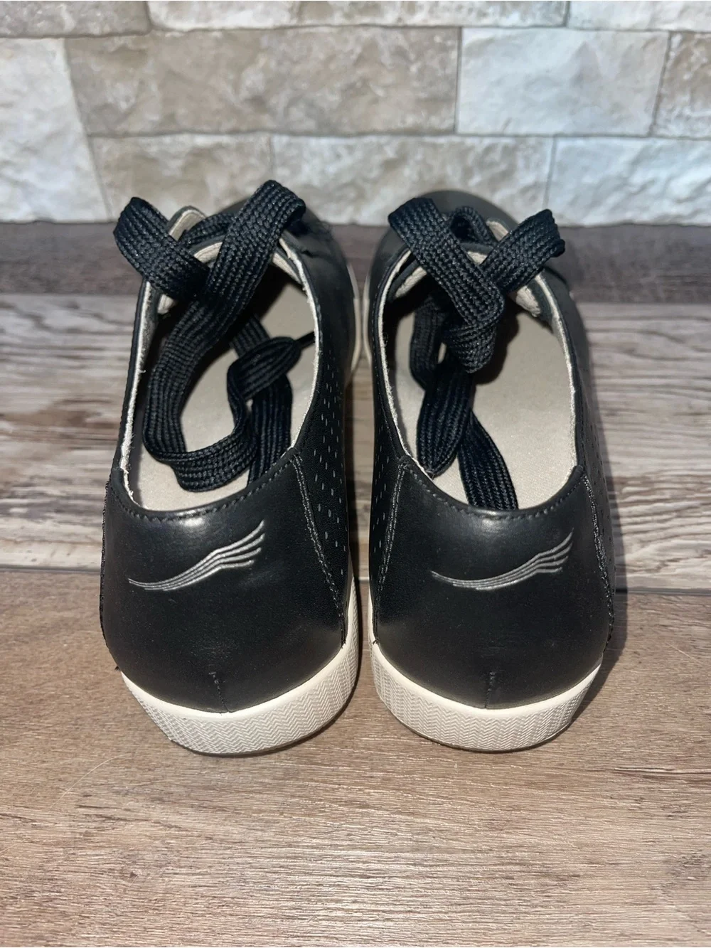 Dansko Orli Black Sneakers EUR 40 Women’s Size 9.5-10 Perforated Nappa Leather